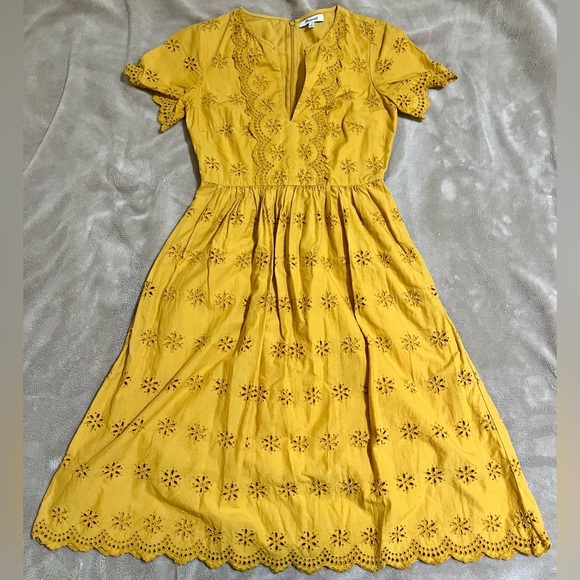 Madewell Dresses & Skirts - Madewell Scalloped Eyelet Midi Dress